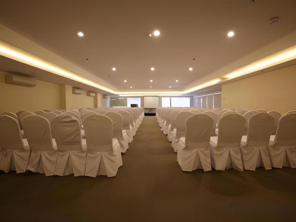 Sequoia Hotel Quezon City Zewnętrze zdjęcie