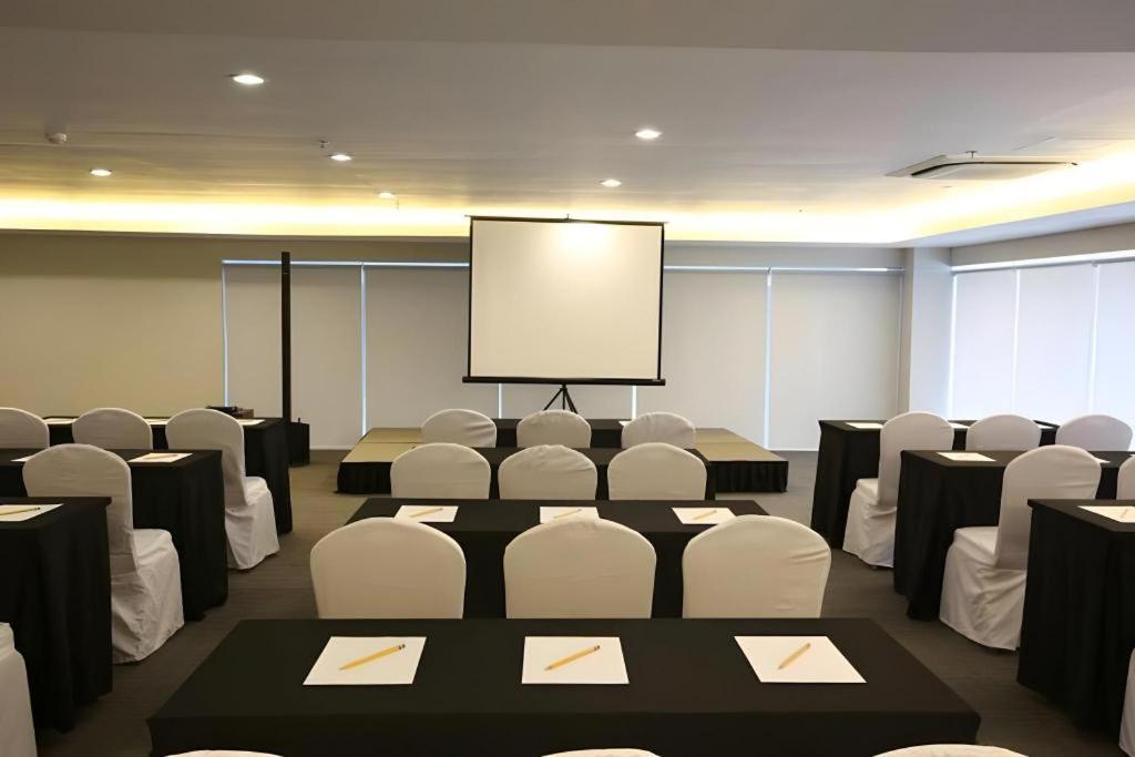 Sequoia Hotel Quezon City Zewnętrze zdjęcie