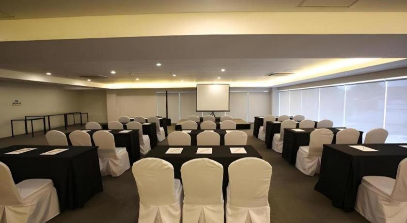 Sequoia Hotel Quezon City Zewnętrze zdjęcie