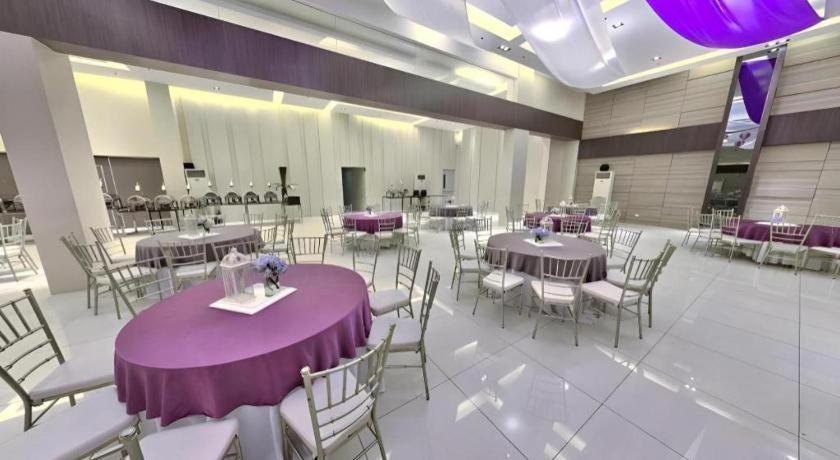 Sequoia Hotel Quezon City Zewnętrze zdjęcie