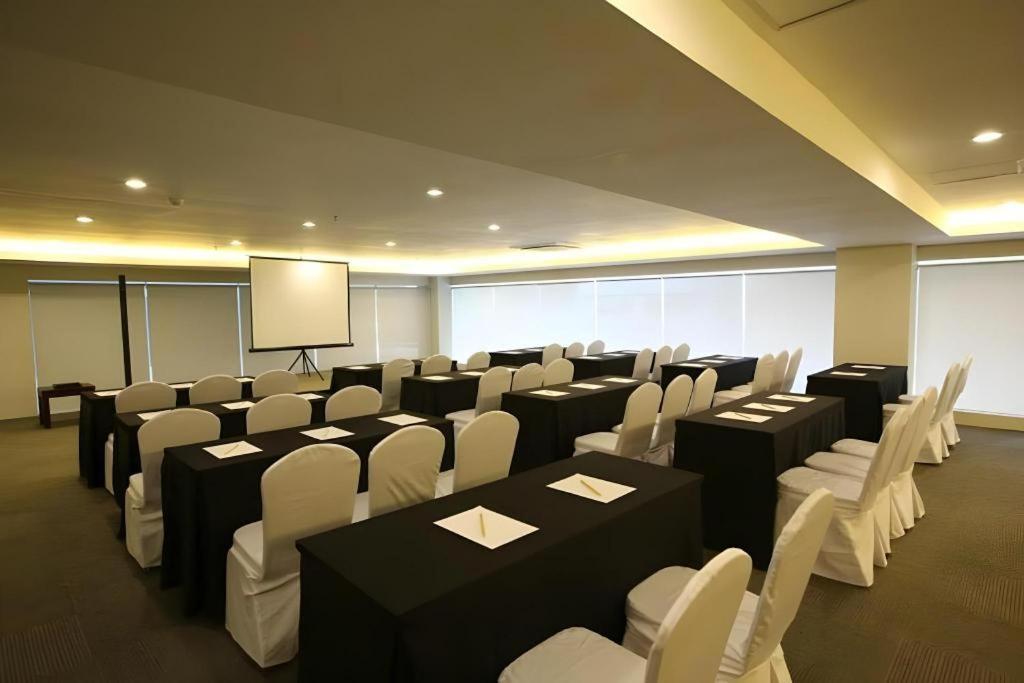 Sequoia Hotel Quezon City Zewnętrze zdjęcie