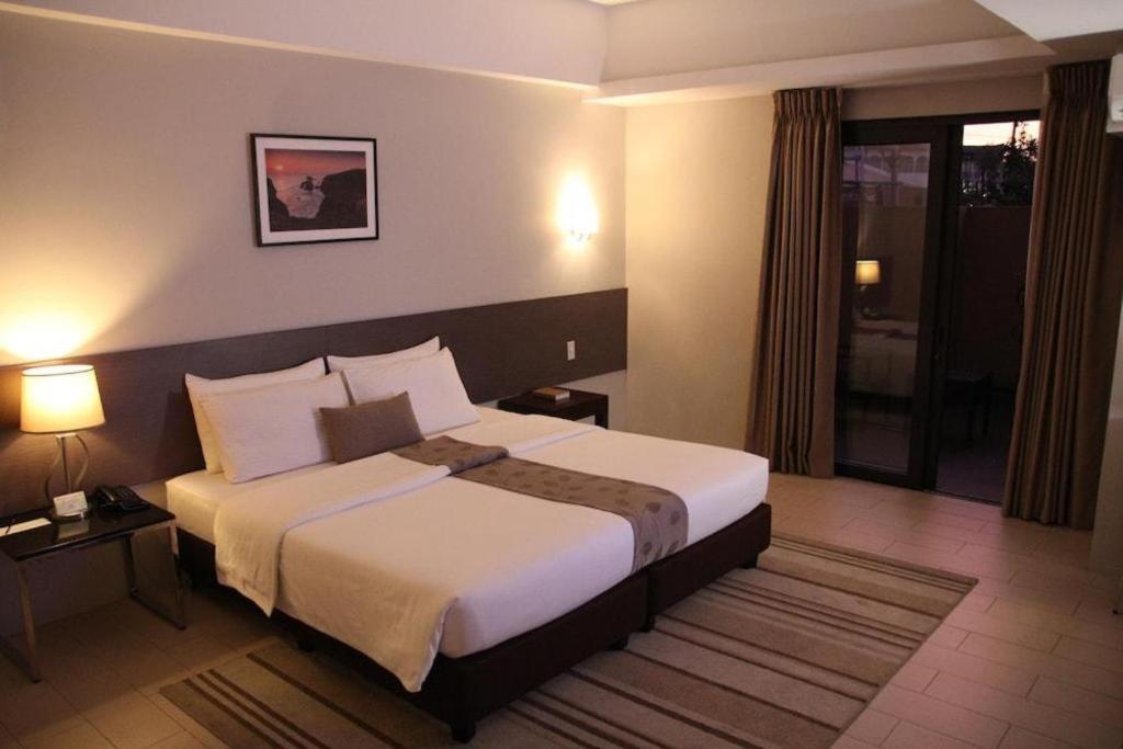 Sequoia Hotel Quezon City Zewnętrze zdjęcie